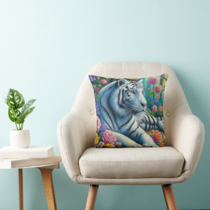 Weißer Tiger im Wald mit Aquamarinen rosa Blume Kissen