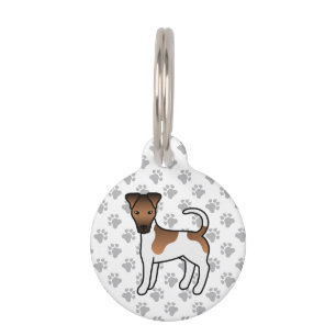 Weißer und brauner glatter Fox Terrier süßer Carto Haustiermarke