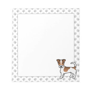 Weißer und brauner Jack-Russell-Terrier-Hund mit r Notizblock