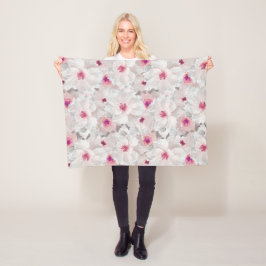 Weißer und rosafarbener Blumen Fleecedecke
