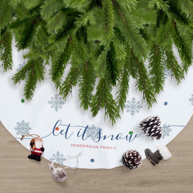 Weißer Winter Lass es schneien individuelle Name Polyester Weihnachtsbaumdecke (Elegant modern let it snow tree skirt with custom name. Gentle snowflakes and dots for cozy holiday)