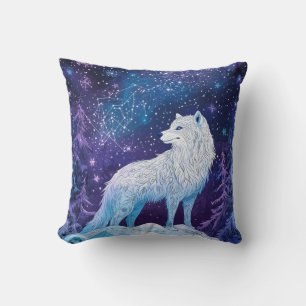 Weißer Wolf im Winter mit magischem Sternenhimmel Kissen