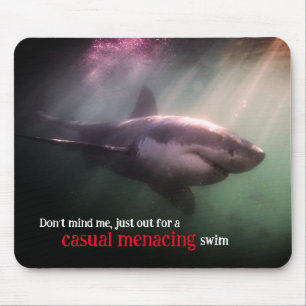Weißer Zeigerhai unter Wasser Mousepad