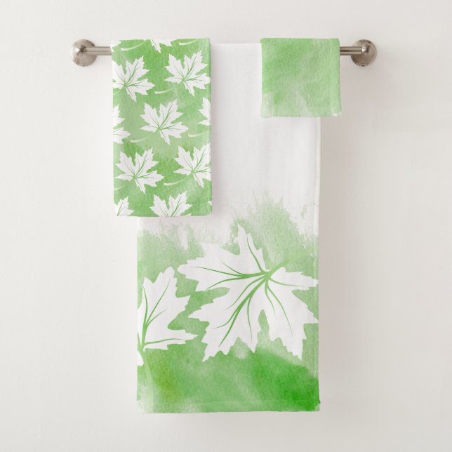 Weißes Ahornblatt grünes Aquarellwasser, Monogramm Badhandtuch Set (Insitu)