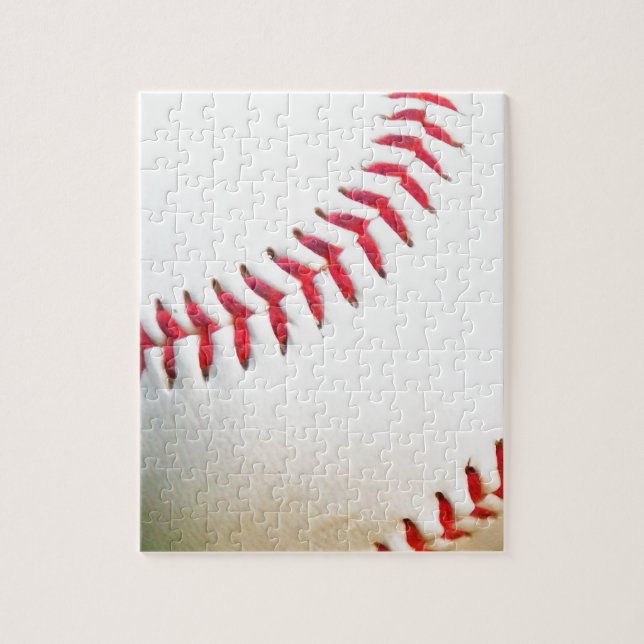 Weißes Baseball mit rotem Stich (Vertikal)