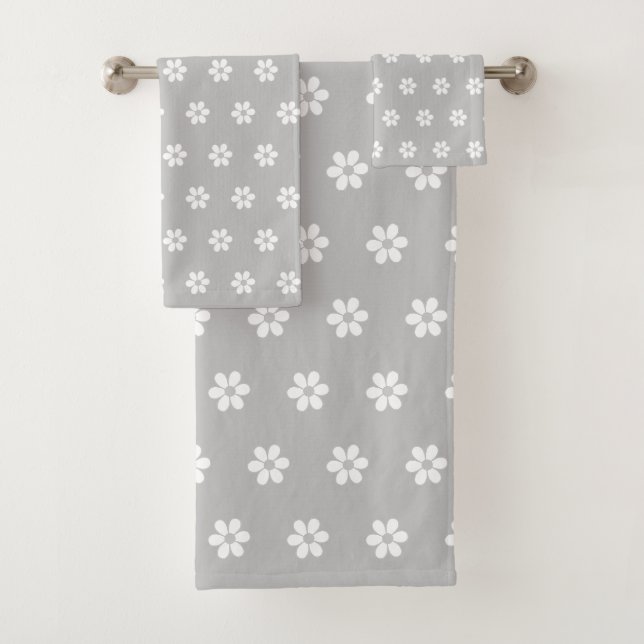 Weißes Blumenmuster auf hellgrauem Silber Badhandtuch Set (Insitu)