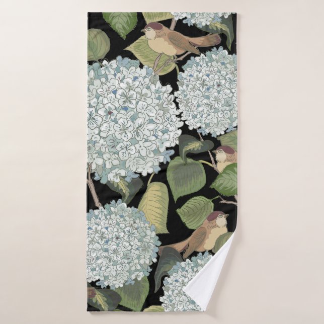 Weißes, hellblaues Hortensia mit grünen Blätter un Badehandtuch (Badehandtuch)