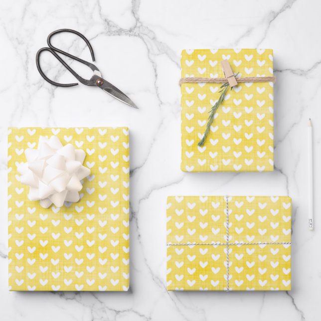Weißes Herz auf hellgelben Leinen Geschenkpapier Set (Vorderseite)