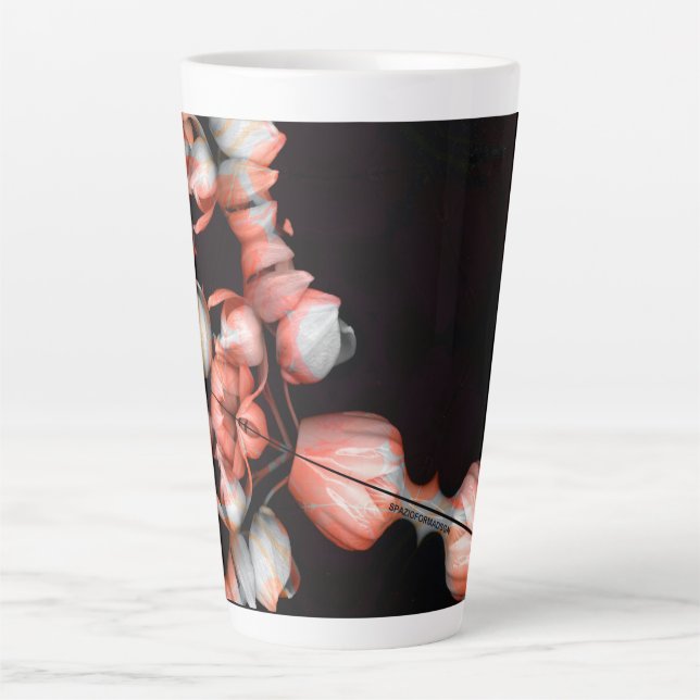 "Weißes Herz in Schwarz von der Sonne" Milchtasse (Vorderseite)