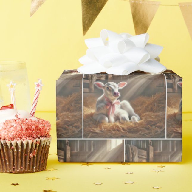 Weißes Kalb mit rosafarbenem Kiefer im Stall Geschenkpapier (Geburtstagsparty)
