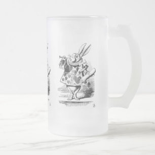 Weißes Kaninchen als Herold verkleidet Mattglas Bierglas