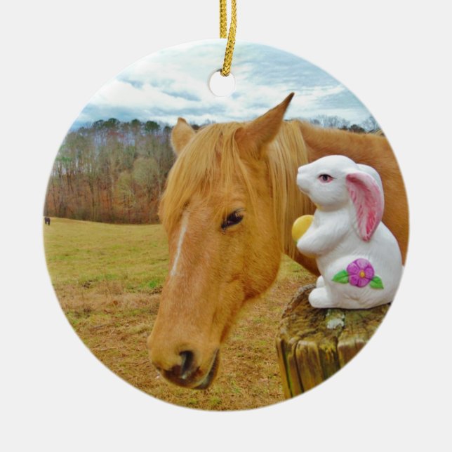 Weißes Kaninchen und blutgelbes Pferd Keramik Ornament (Vorne)