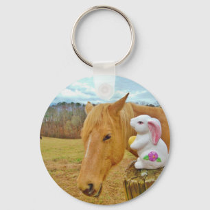 Weißes Kaninchen und blutgelbes Pferd Schlüsselanhänger