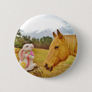 Weißes Kaninchen und Gelbes Pferd Button