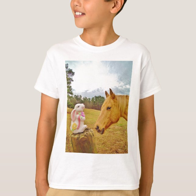 Weißes Kaninchen und Gelbes Pferd T-Shirt (Vorderseite)