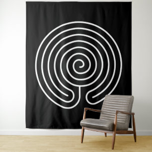 Weißes Labyrinth auf schwarz Wandteppich