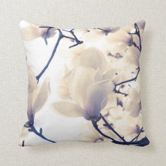 WEISSES MAGNOLIEN-BLUMEN-KISSEN KISSEN