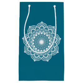 Weißes Mandala auf blauem Hintergrund Kleine Geschenktüte