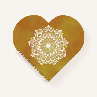 Weißes Mandala auf goldenem Hintergrund Notizbuch