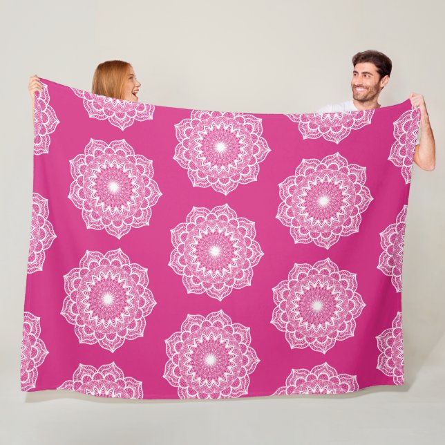 Weisses Mandala auf rosa Hintergrund Fleecedecke (Beispiel)