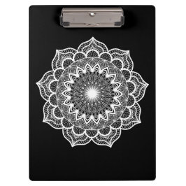 Weisses Mandala auf schwarzem Hintergrund Klemmbrett