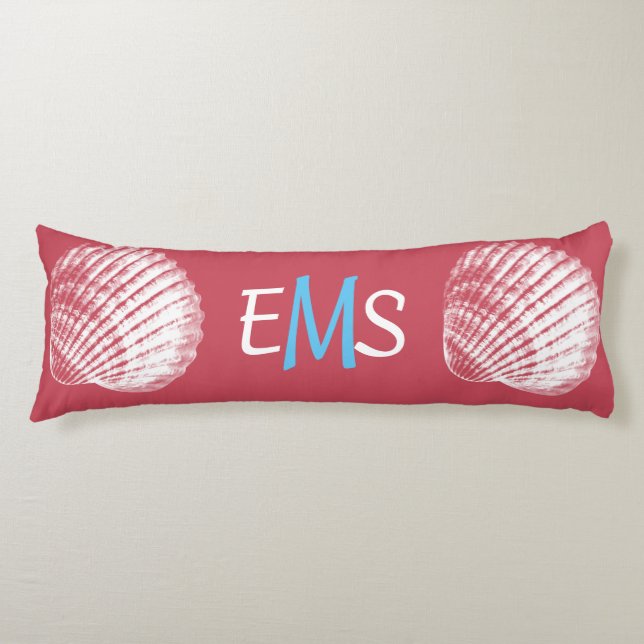 Weißes Muscheln-Monogramm-Körper-Kissen Seitenschläferkissen (Vorderseite)