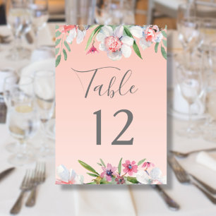 Weißes Narcissur auf Apricot Pink Tischnummer