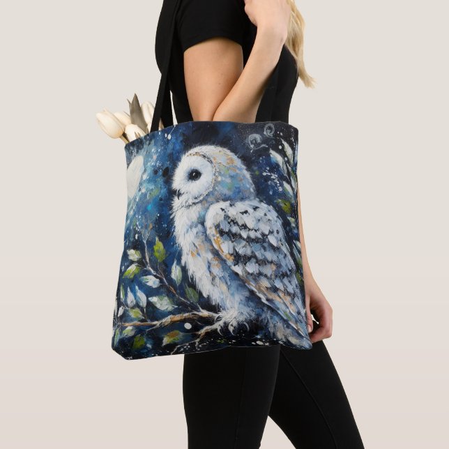 Weißes Owl am Zweig in der Mondlichtmalerei Tasche (Von Nahem)