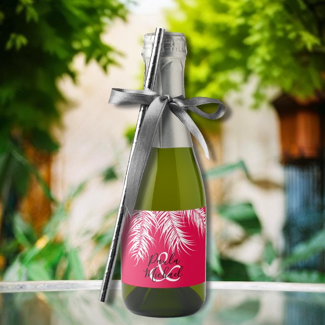 Weißes Palm Tree Fronds auf tropischem Hot PInk Mi (White palm tree fronds on hot pink mini sparkling wine label personalized for your wedding)