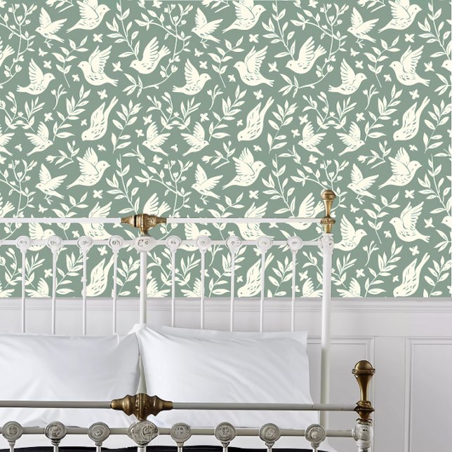 Weißes Paperschnitt Tapete (Cottagecore White Papercut Flying Birds Wallpaper behind a white metal framed bed.)