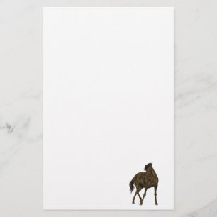 Weißes Papier für das braune Pferd