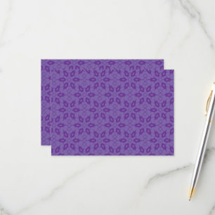 Weißes Papier mit wiederholendem Muster RSVP Karte