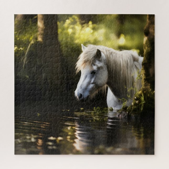 Weißes Pferd im Teich (Vertikal)
