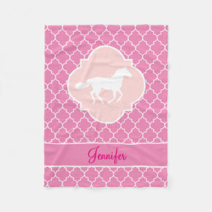 Weißes PferdeSilhouette-Rosa Quatrefoil mit Namen Fleecedecke