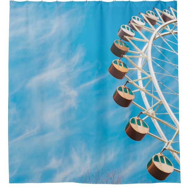 Weißes Riesenrad am Morgen unter freiem Himmel Duschvorhang (Vorderseite)