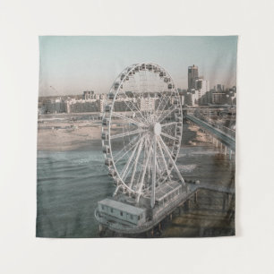 WEIßES RIESENRAD IN DER NÄHE VON WASSER WANDTEPPICH