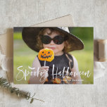 Weißes Rutschen, Pinselstriche Feiertagskarte<br><div class="desc">Die Weihnachtskarte "Oldtimer" aus dem 19. Jahrhundert ist ein wahres Paradies. Versenden Sie Halloween-Grüße an Familie und Freunde mit dieser anpassbaren Foto-Flachkarte. Es zeigt Pinselschrift,  Fledermauszeichnung und Streifen Muster. Diese lustige und moderne Halloween-Karte ist in anderen Farben erhältlich.</div>