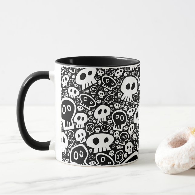 Weißes Schädelmuster Tasse (Mit Donut)
