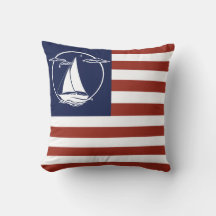 Weißes Seegelboot/Streifen der amerikanischen Flag