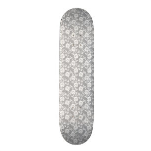 Weißes Spitzemuster auf grauem Hintergrund Skateboard