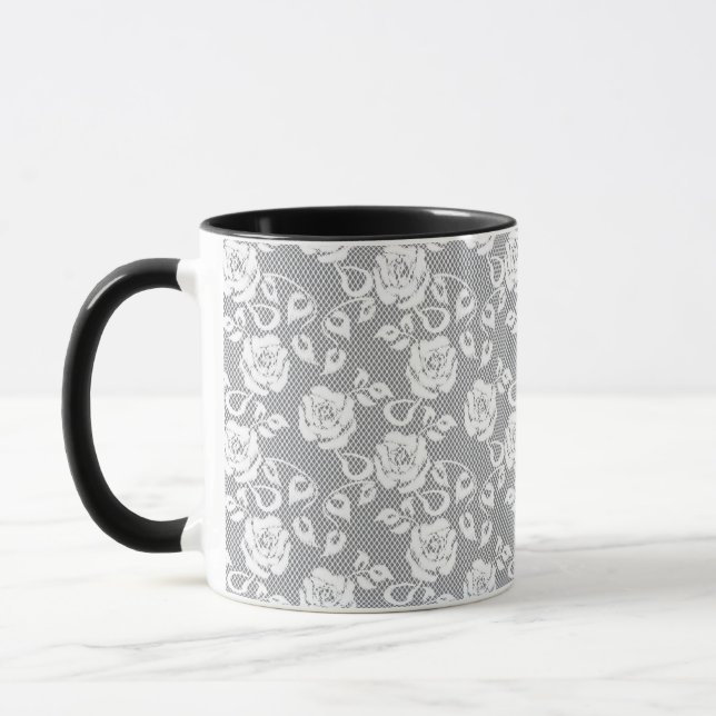 Weißes Spitzemuster auf grauem Hintergrund Tasse (Links)