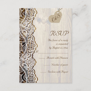 Weißes Spitzen & Herz auf Holzhochzeit RSVP Karte