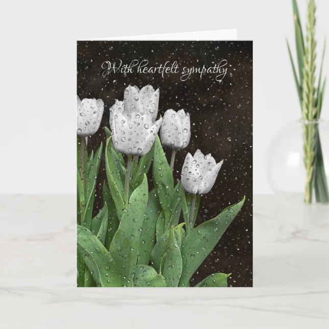Weißes Tulips-Beileid mit Regentropfen Karte (Vorderseite)