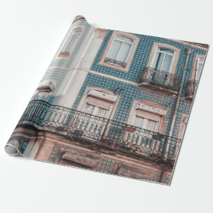 WEIßES UND BLAUES BETONGEBÄUDE GESCHENKPAPIER
