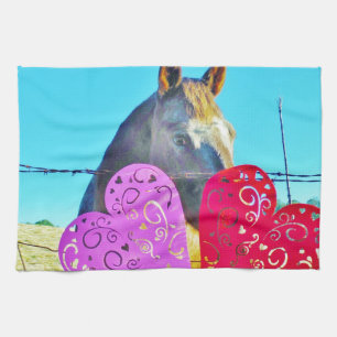Weißes und braunes Pferd Valentine Hearts Geschirrtuch
