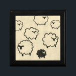 Weißes und schwarzes Schaf auf Creme Hintergrund Geschenkbox<br><div class="desc">Hat dein Kind Schwierigkeiten zu schlafen? Lassen Sie sie die weißen und schwarzen Schafe in diesem Druck von Chariklia Zarris zählen. Ein wunderbares Stück,  das elegant in seiner Einfachheit ist. Bestellen Sie noch heute Ihren Ausdruck!</div>