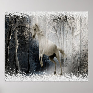 Weißes Winterpferd im Bergwald Poster