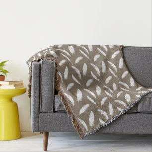 Weißfederdruck auf Taupe Decke