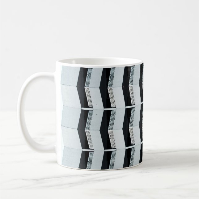 Weißgestrichenes Gebäude Kaffeetasse (Links)