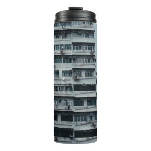 WEISSKONKRETES GEBÄUDE THERMOSBECHER